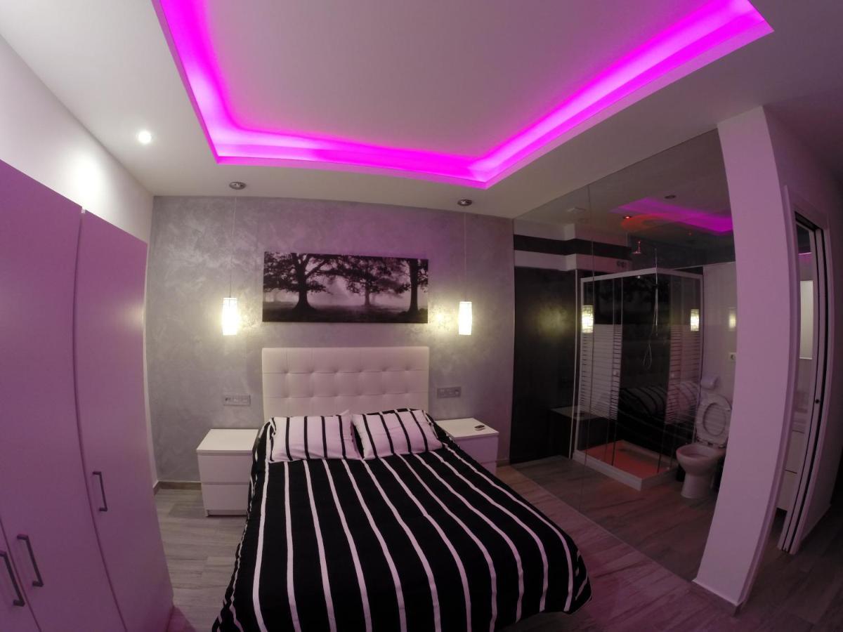 Conil Red-Black Apartment كونيل ذي لا فرونتيرا الغرفة الصورة